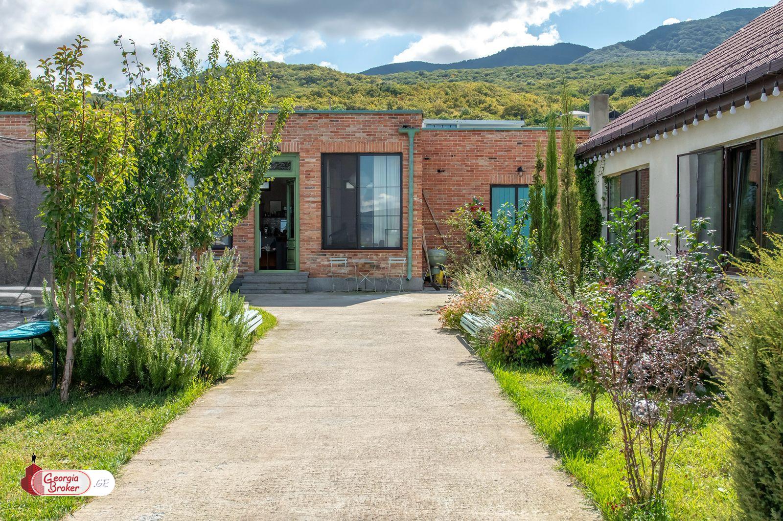 nearly repaired 8-room house for sale